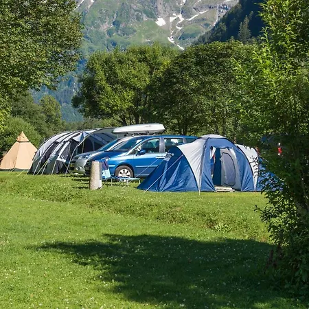 Alpenresort Eienwaeldli キャンプ場 *